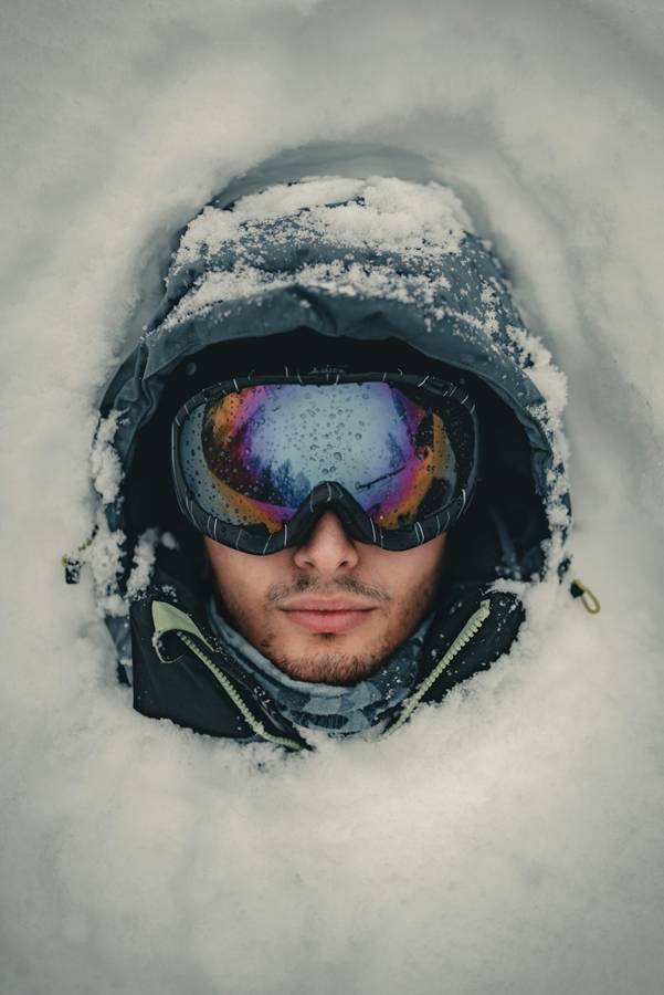 Rider with frost on goggles and beanie